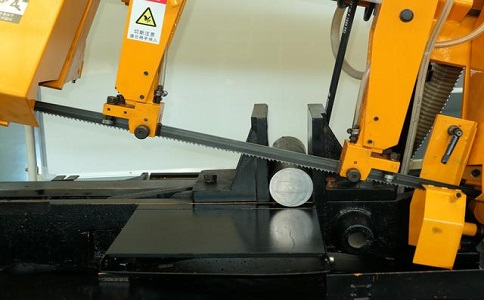 榕城数控带锯床自动送料精度会出现偏差吗？