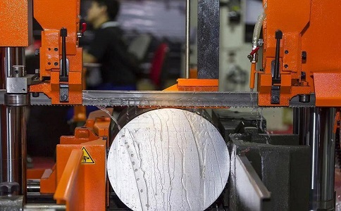 榕城立式金属带锯床切削出现跑带故障解决方法！